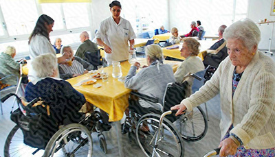 آسایشگاه سالمندان خصوصی کمال، با اهتمام به جزئیات و خدمات شخصی‌سازی، بهترین گزینه برای سالمندان خود را فراهم می‌کند.